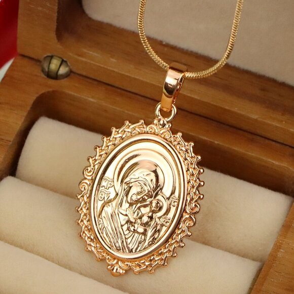 "Ornate Oval Religious Rose Gold Pendant Elegant Design, XPPT1597 - Picture 1 of 13